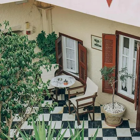 Aeginitikon Arhontikon Stylish Boutique 2* Aegina