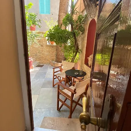 Aeginitikon Arhontikon Stylish Boutique 2* Aegina
